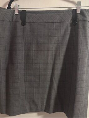 Luxe Gray Plaid Skirt with Black Trim